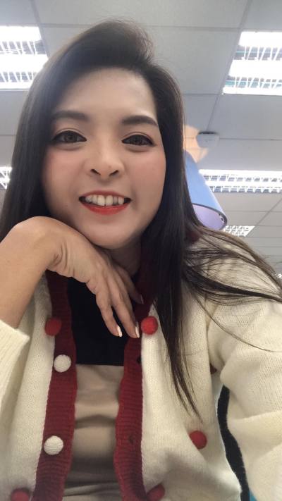 Nok 37 ans รามอินทรา Thaïlande