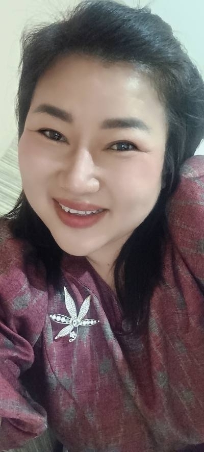 Phatcharin 44 Jahre Sakonnakon Thailand