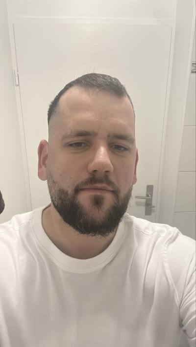 Estebann 36 ans Le Mesnil Amelot France