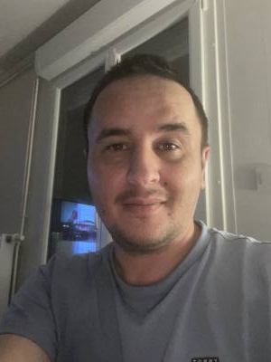 Damien 33 ปี St Hilaire Du Harcouet  France