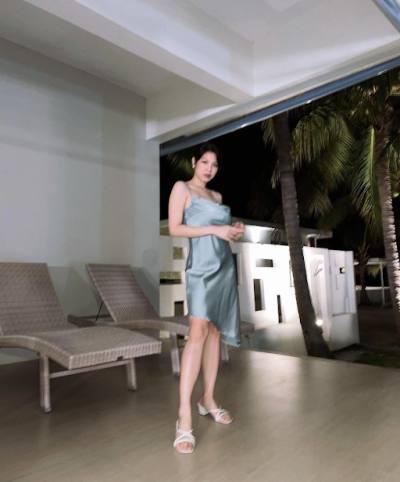 Natsinee 34 ans Bangkok Thaïlande
