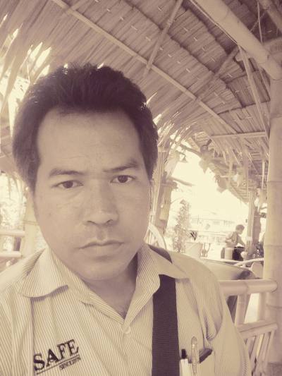 Sukjit racharin 48 years เมือง Thailand