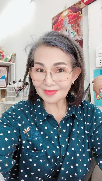 Simple lady 