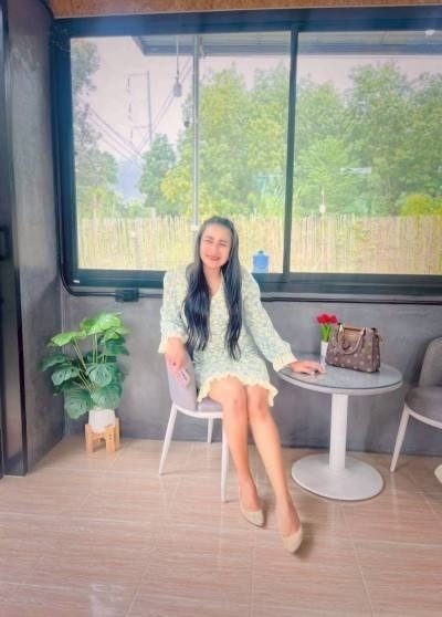 Anuntravee 40 Jahre Kantaralak Thailand