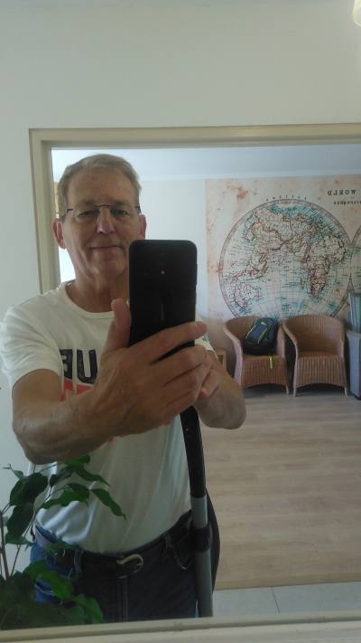 Mark 64 ปี Arles France