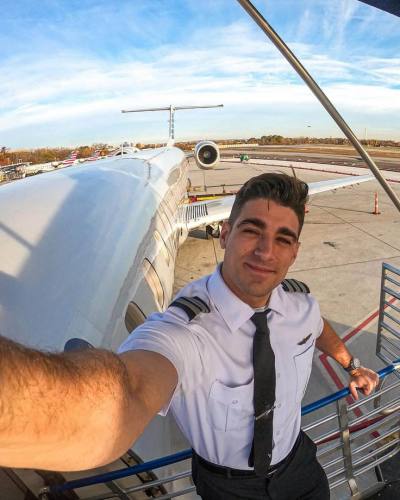 Andrew 30 ปี  United Arab Emirates