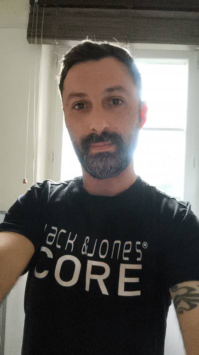 Frederic 37 ปี Auzouville Sur Saane France