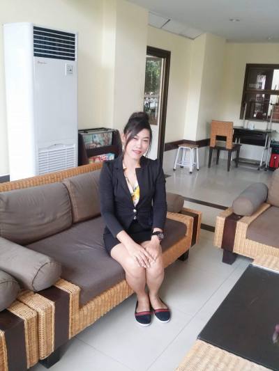 Sa 32 ans Lopburi Thaïlande