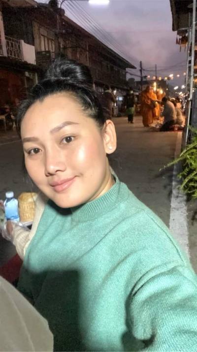 Sarai 29 ans Tha Yang Thaïlande