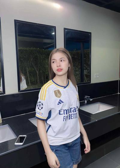 Chara 19 Jahre Kalasin Thailand