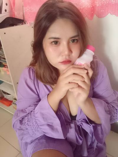 Carrot 28 ans Phonphisai Thaïlande