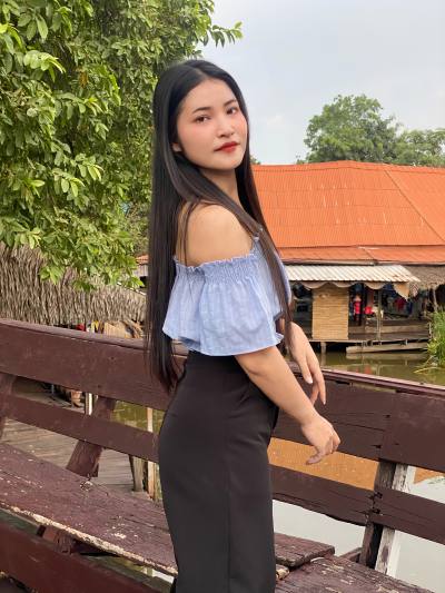 Ploy 23 ans ทุ่งเสลี่ยม Thaïlande
