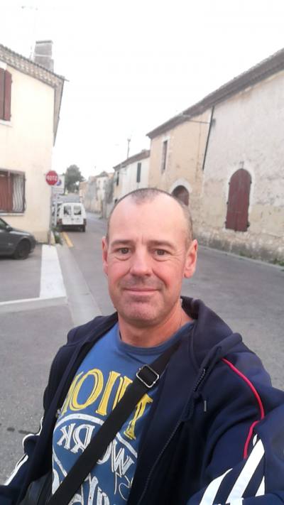 Michael 49 ans Saint Gilles France