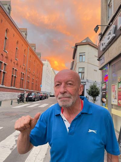 Guy 60 ปี Bruxelles Belgium