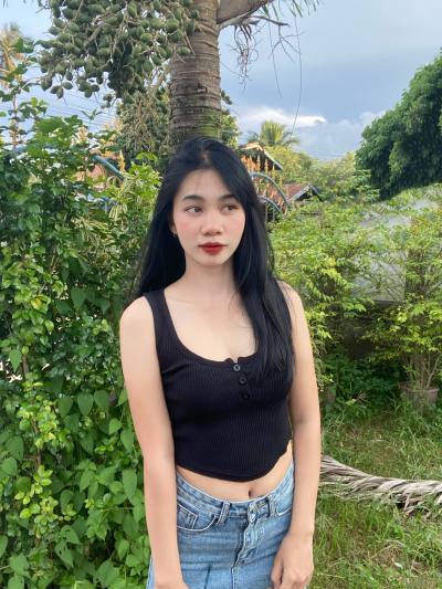 Supattra 22 ans No Thaïlande