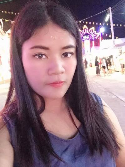 Kaew 29 ans Maung Thaïlande