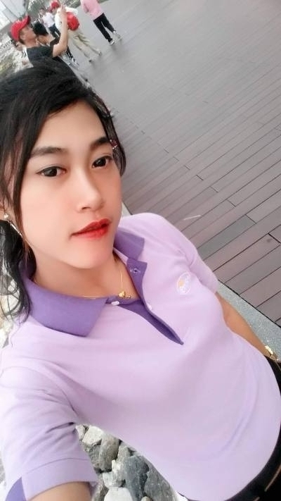 Sa 32 ans Lopburi Thaïlande