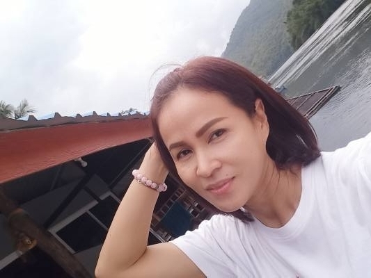 Ann 52 years Canada  Thailand