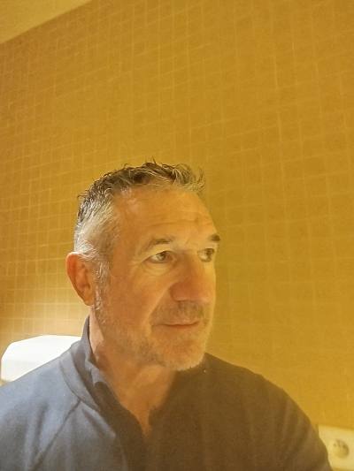 Yann 57 ปี Bormes Les Mimosas France