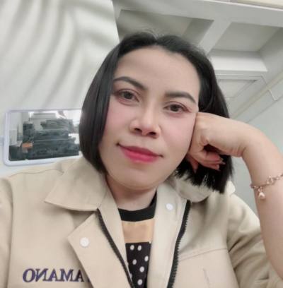 Rujeerut 47 Jahre Pluakdaeng Thailand