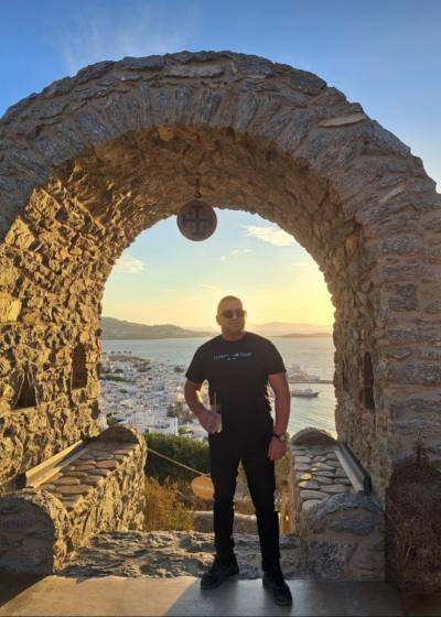 Xhoni 28 ans Mykonos  Grèce