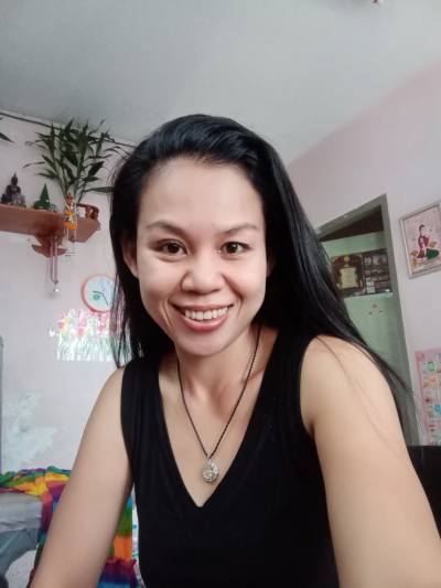 Kwanjira 46 ans Pathum Thani Thaïlande