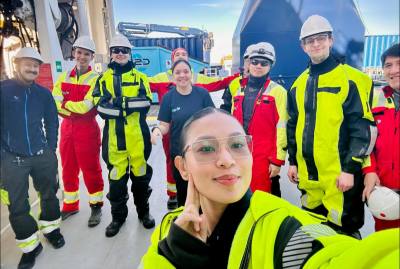 Anong 30 ปี Kanchanaburi ไทย