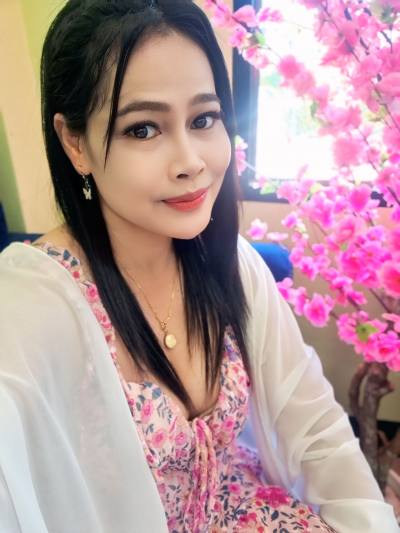 Nida 39 Jahre Surin Thailand