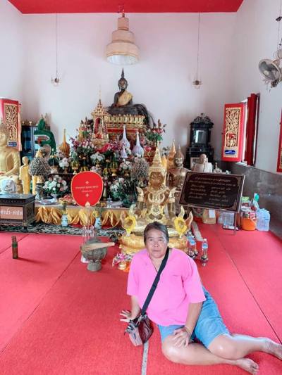 Bualoy 68 ans Mukdaharn Thaïlande