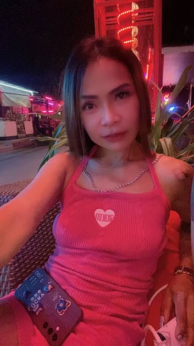 Narintron 31 ans Nakronratchasrima Thaïlande