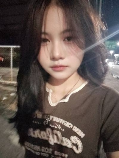 Aoey 28 ans Chonburi Thaïlande