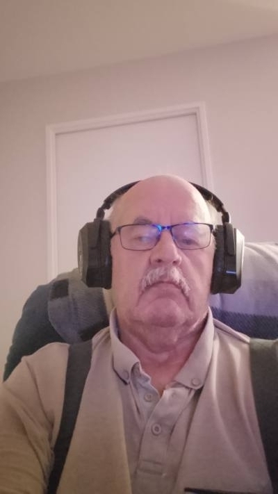 Gerard 64 ปี Hennebont France