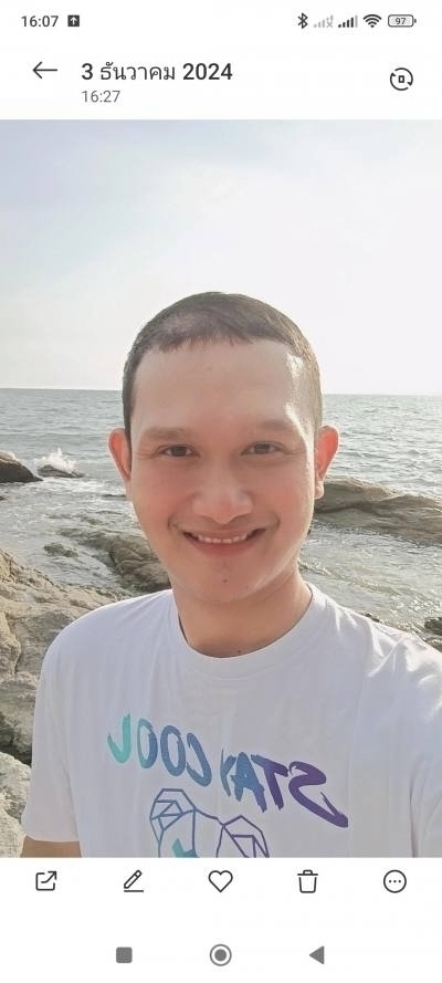 Nattapong 32 ปี Sriracha  ไทย