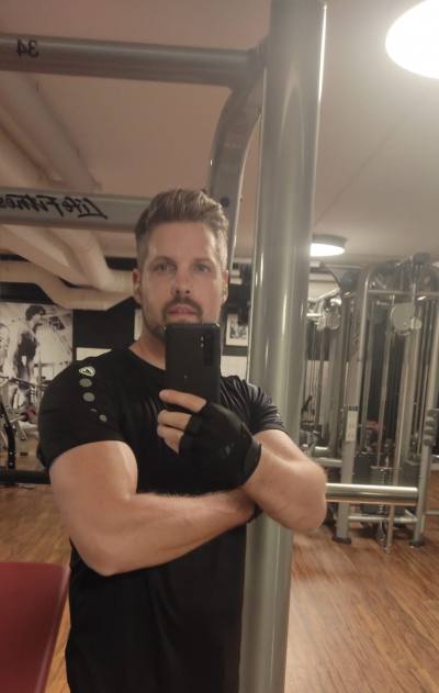 Adrian 34 ปี Freiburg Germany