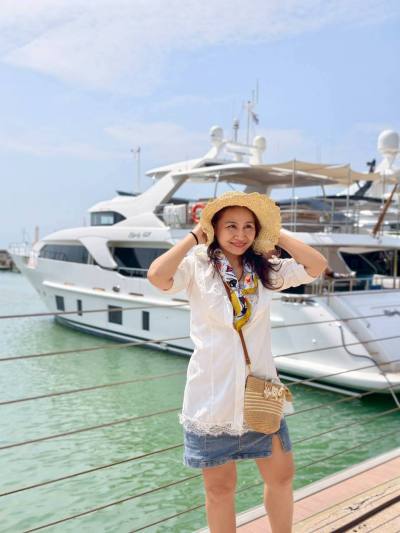 Nitcha 50 Jahre Suphanburee Thailand