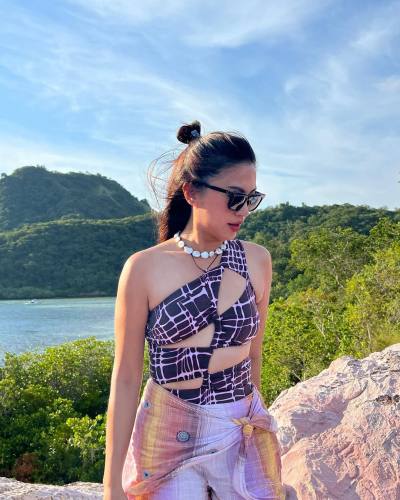 Pim 34 ans Longneck Karen Village. Thaïlande