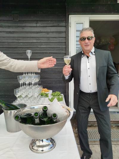 Yann 57 ปี Bormes Les Mimosas France