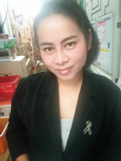 รุ่งทิวา  44 Jahre พาน Thailand