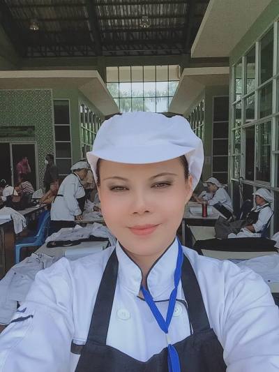Apinya  44 years Chisngrai Thailand