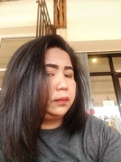 Pueng 39 ans Consulate Thaïlande