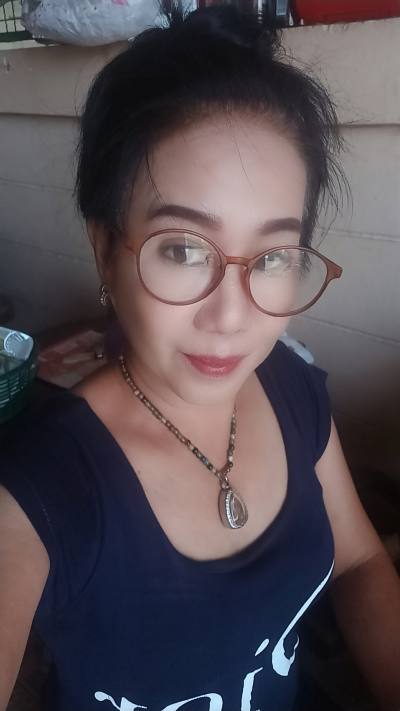 Pavarisa 57 ans Suphanburi City In Thailand Thaïlande