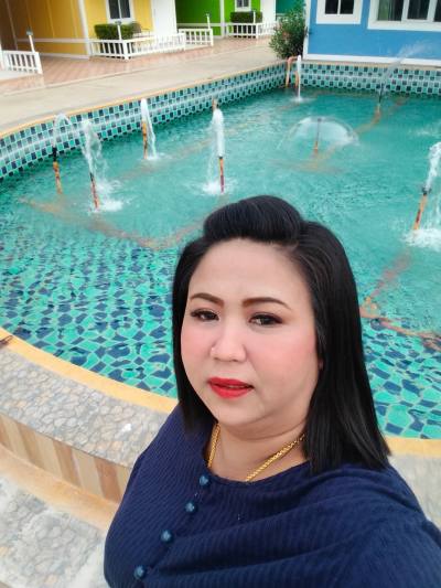 Pueng 39 ans Consulate Thaïlande
