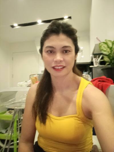 Aomrat 33 years Pattaya Thailand