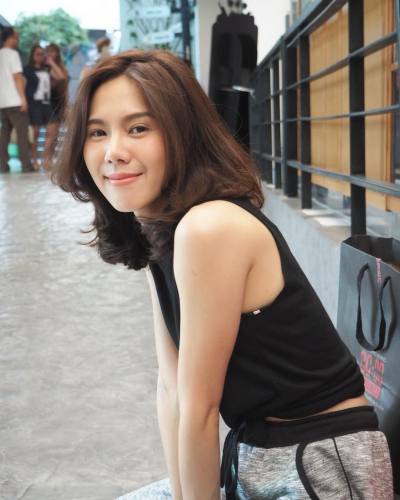 Anong 33 ans Kanchanaburi Thaïlande