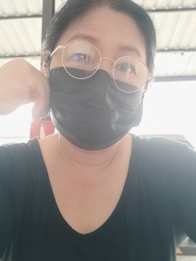 Nuan 46 ans T Thaïlande