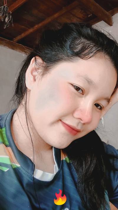 FERN 21 ans ร้อยเอ็ด Thaïlande