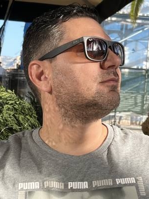 George 32 ปี Athens Greece