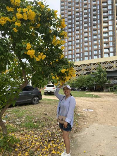 Somsri 49 years Salaphom Thailand