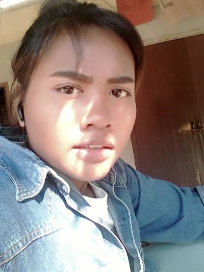 Ploy 27 Jahre Prang Ku Thailand