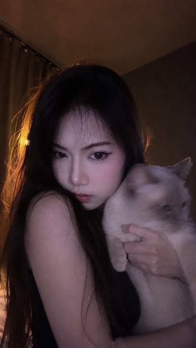 Chompoo 18 ans Salphum Thaïlande
